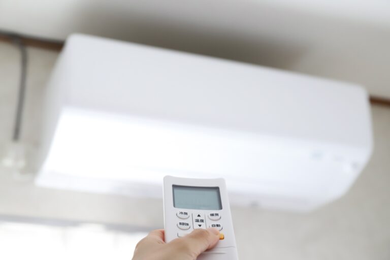 冷氣怎麼吹最省電？冷氣一直開比較省電嗎？28度真的最省電？一次整理冷氣省電方法、最佳冷氣省電溫度、節能設定技巧與日常保養重點，幫助降低電費，同時維持舒適的室內環境。